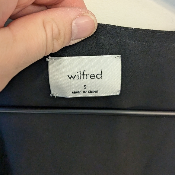 Aritzia Wilfred Black Women's Cropped Faux Wrap Smocked Long Sleeve Blouse Small - Picture 5 of 5